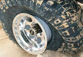 How do vehicle tires hold air? 